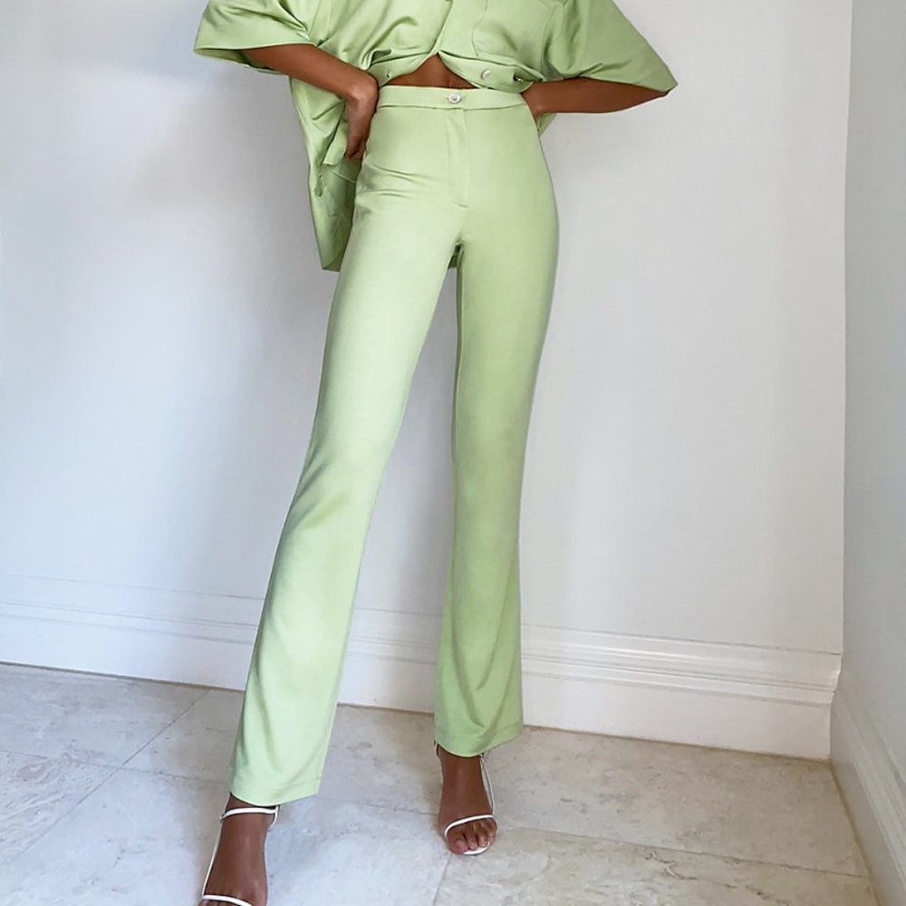 Aritzia Babaton Kick Flare Pants in Pistachio Green Size 8